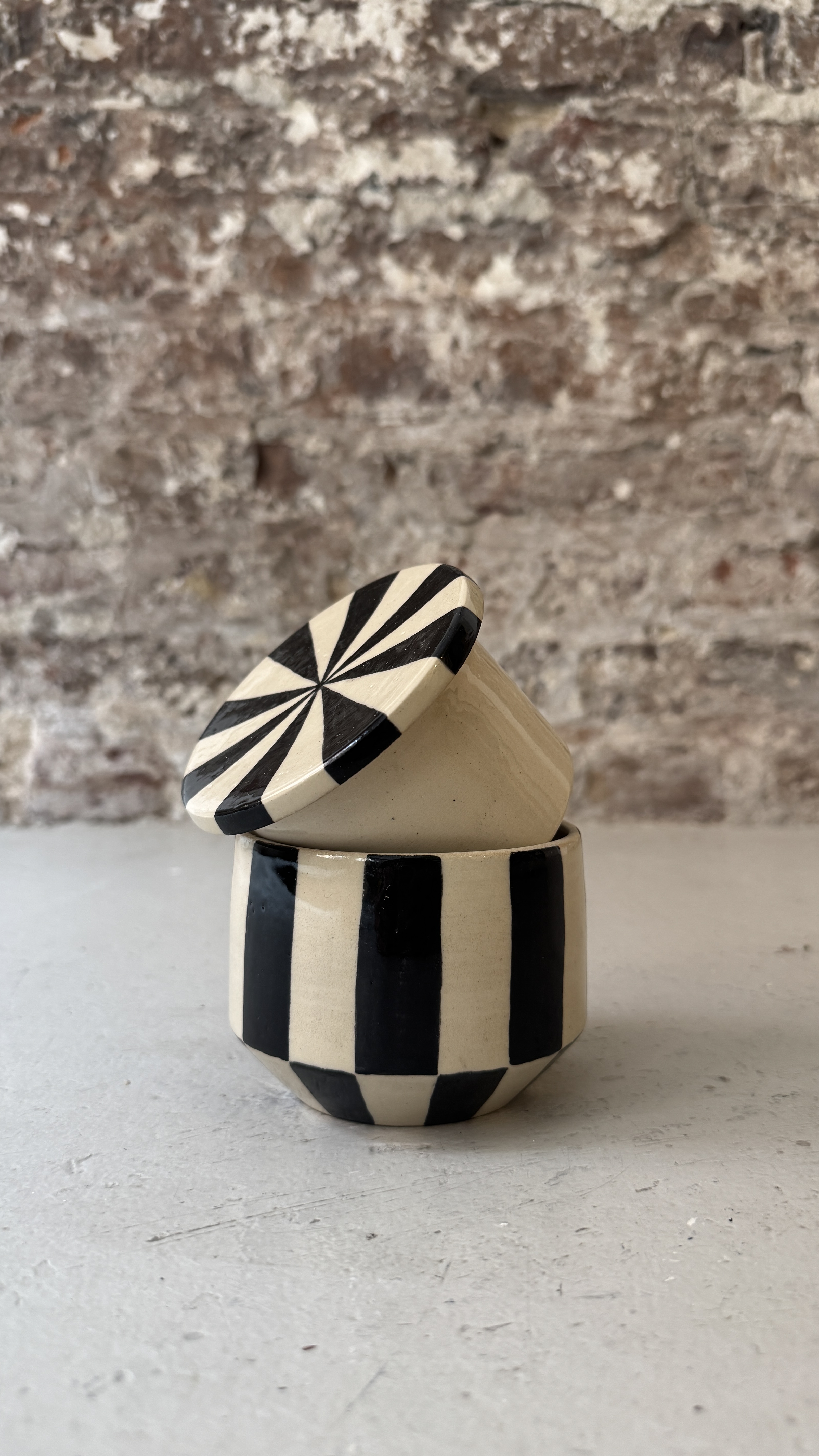 NOIR / GRID / BUTTER DISH